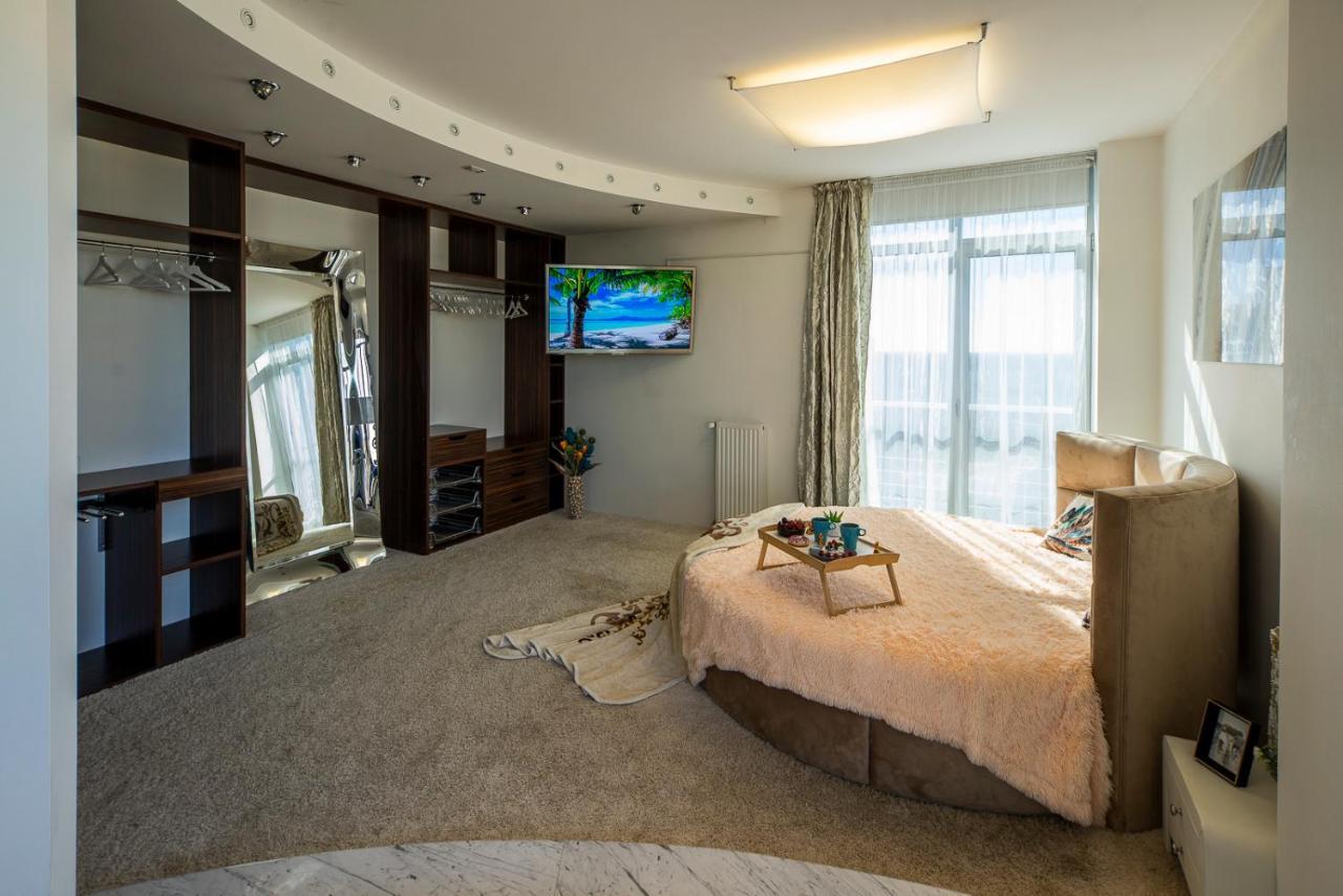 Skyhouse Riga Private Penthouse And Spa Esterno foto
