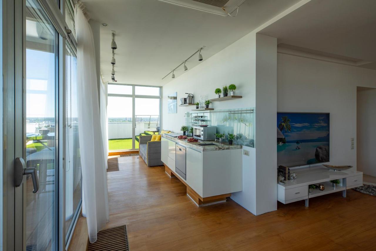 Skyhouse Riga Private Penthouse And Spa Esterno foto